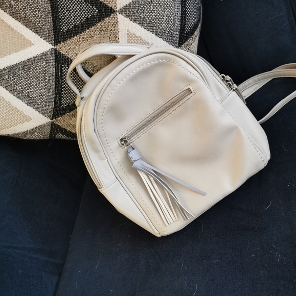 Backpack - Picture 2 of 5